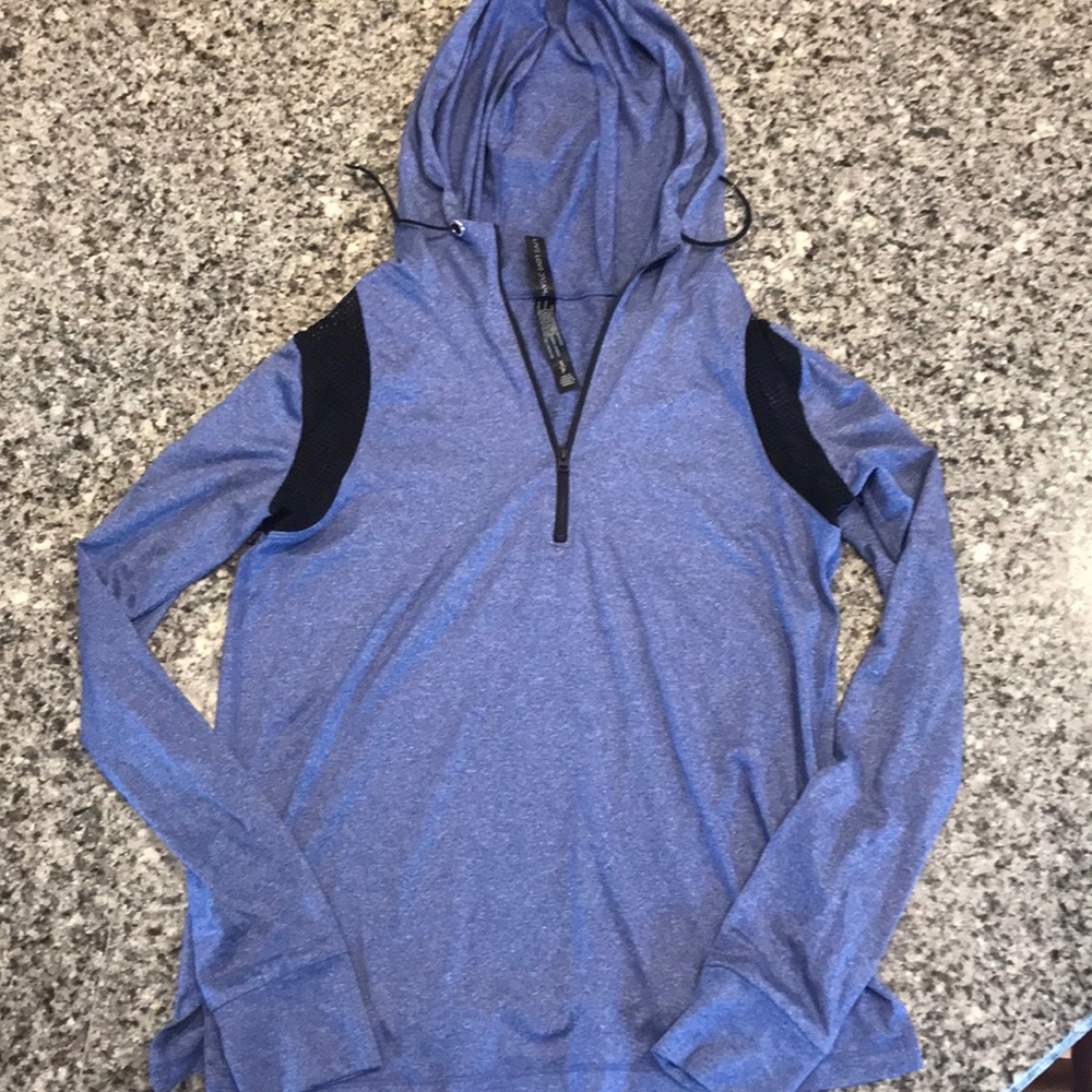 Size small long sleeve women’s top